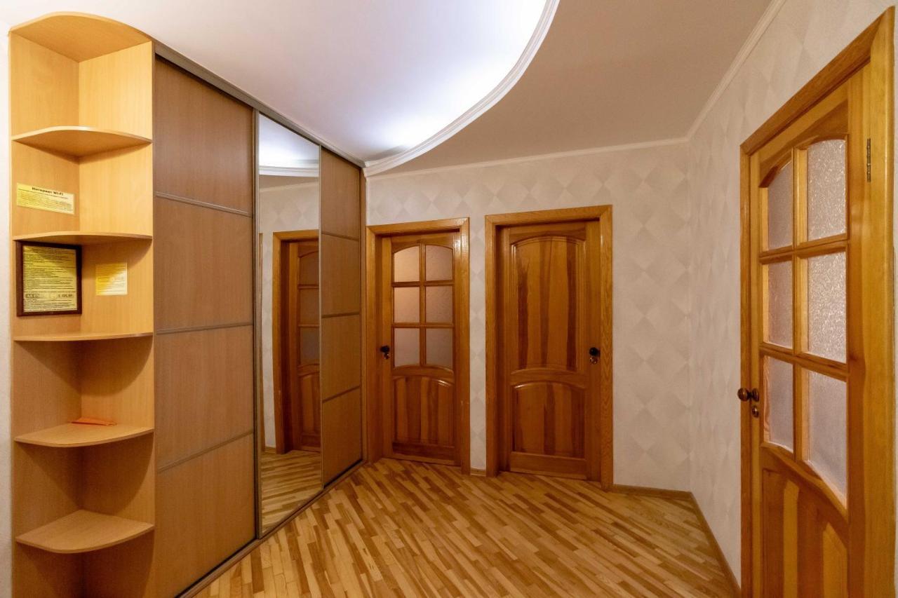 Kvartirkoff Na Ozernaya 8 Киев Экстерьер фото